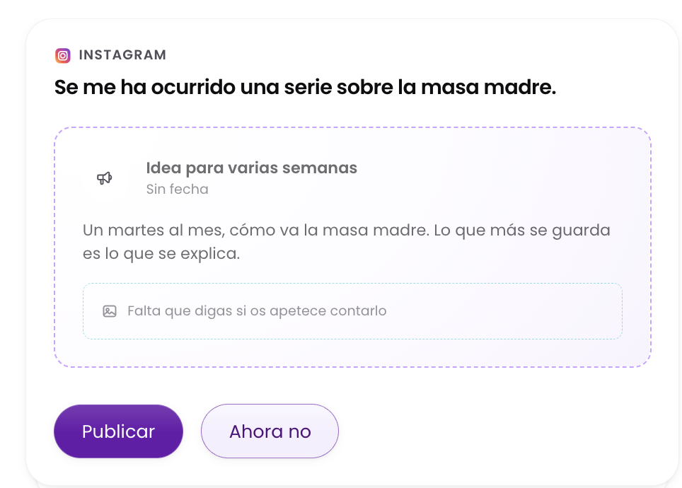 Propietaria aprobando desde el móvil la respuesta que Beelma ha preparado para una reseña