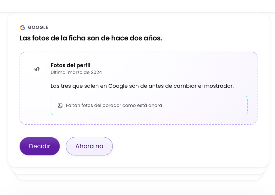 Peluquera trabajando con una clienta mientras Beelma diagnostica qué frena la visibilidad del negocio
